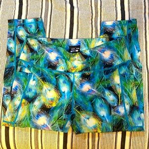CVG XL capris Peacock print (retired) excellent condition, gently used